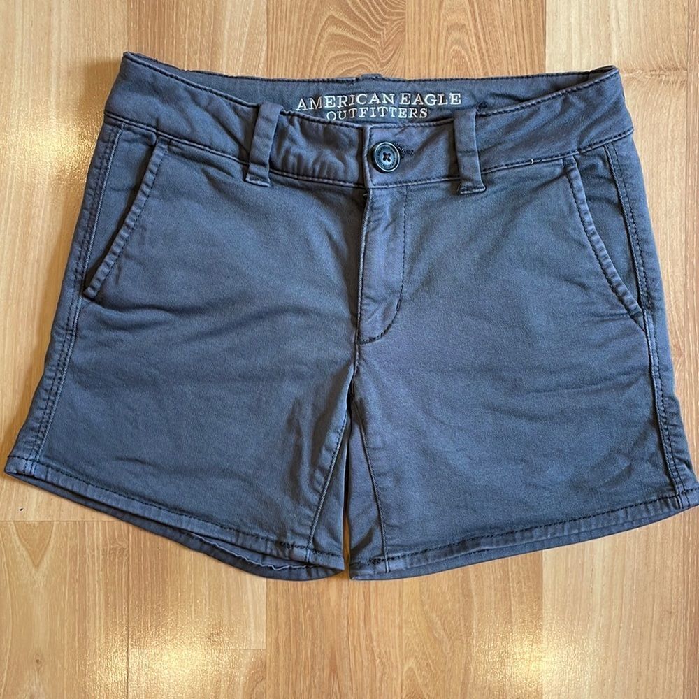 American Eagle AEO Grey Khaki Shorts Womens size 0